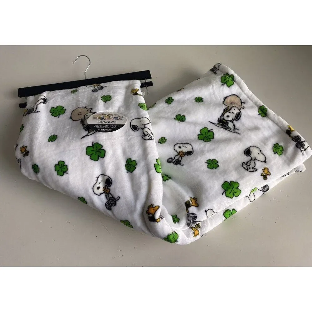 Peanuts Snoopy Charlie‎ Brown St Patricks Day Shamrock Plush Throw Blanket Soft